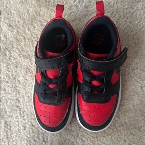 Nike boys court borough low 2 size 9C
